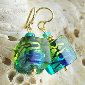 Oorbellen, murano glas groen en blauw cube two-tone