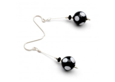 Black oorbellen polka dots witte murano glas