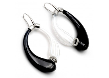 Boucles d'oreilles creoles noir er blanc soufflé verre de murano de venise