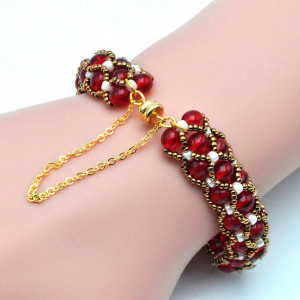 Parel armband van rood glas renaissance