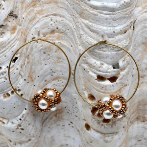 Boucles d'oreilles cercle perles de verre or renaissance