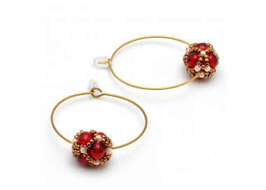 Boucles d'oreilles creoles perles de verre rouge renaissance