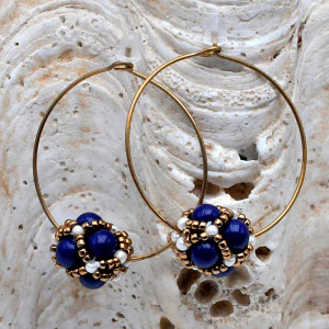 Boucles d'oreilles cercle perles de verre bleu renaissance