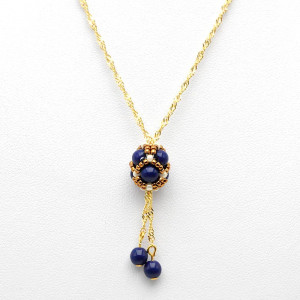 Pendentif perles verre bleu lapis tisse dore renaissance