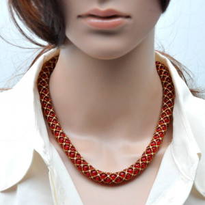 Collier evidence renaissance rouge tisse dore or