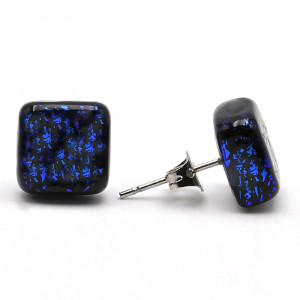 Boucles d'oreilles clou carre bleu et noir en verre de venise