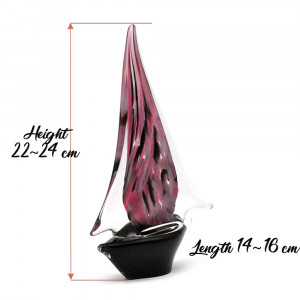 Fushia und schwarzes segelboot in murano glas