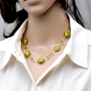 Pastiglia aurora verde anís - collar de cristal de murano verde de venecia