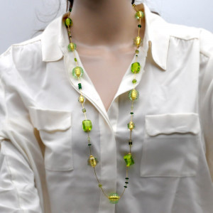 Collana lunga verde in vetro di murano di venezia