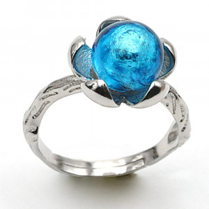 Anillo flor plata y cristal murano azul claro