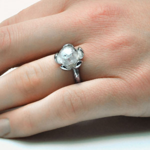 Sterling silver flower and silver pearl ring in murano glass